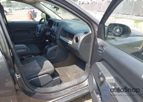 2017 Jeep Compass Sport Fwd из США, поврежденный, VIN 1C4NJCBA6HD134218